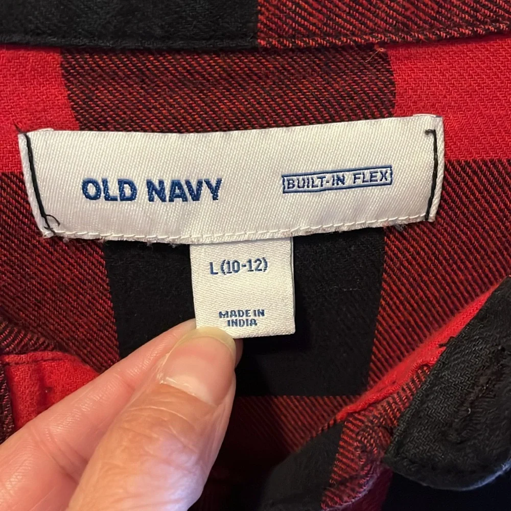 Old Navy red & black plaid long sleeve flannel button down shirt